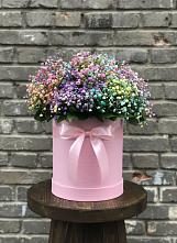 Цветочная композиция из Гипсофила и Розы в шляпной коробке в Верхнекундрюческой