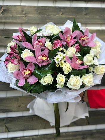 Букет цветов из: Розы и Хризантемы в Верхнекундрюческой
