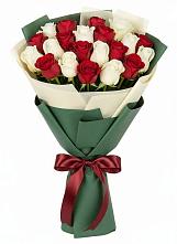 Букет Микс из красных и белых роз в Верхнекундрюческой