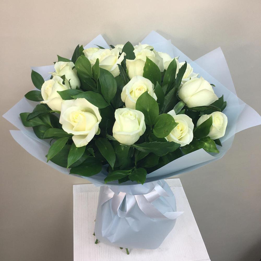 Букет 15 Белых роз Проуд в Верхнекундрюческой