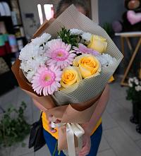 Букет цветов из:  Герберы, Розы и Хризантемы в Верхнекундрюческой
