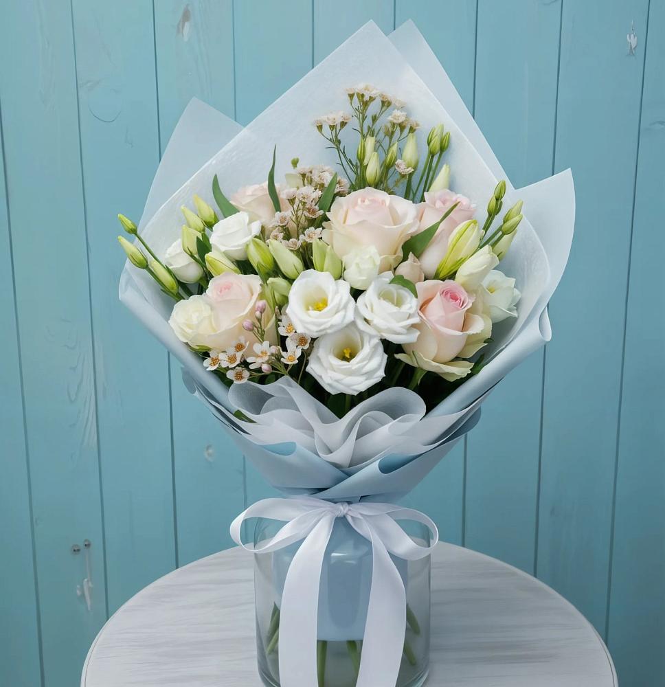 Букет цветов из: Розы и Лизиантусы в Верхнекундрюческой