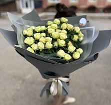 Букет Белые кустовые розы Солинеро в Верхнекундрюческой