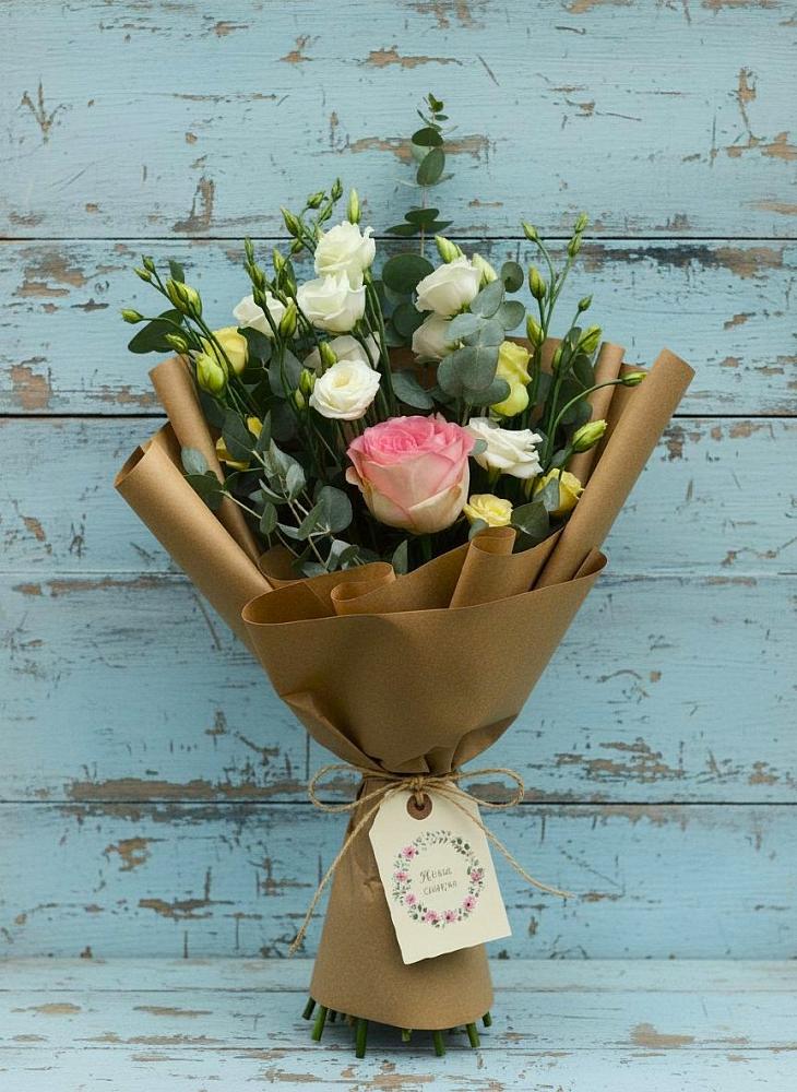 Букет цветов из: Розы и Лизиантусы в Верхнекундрюческой