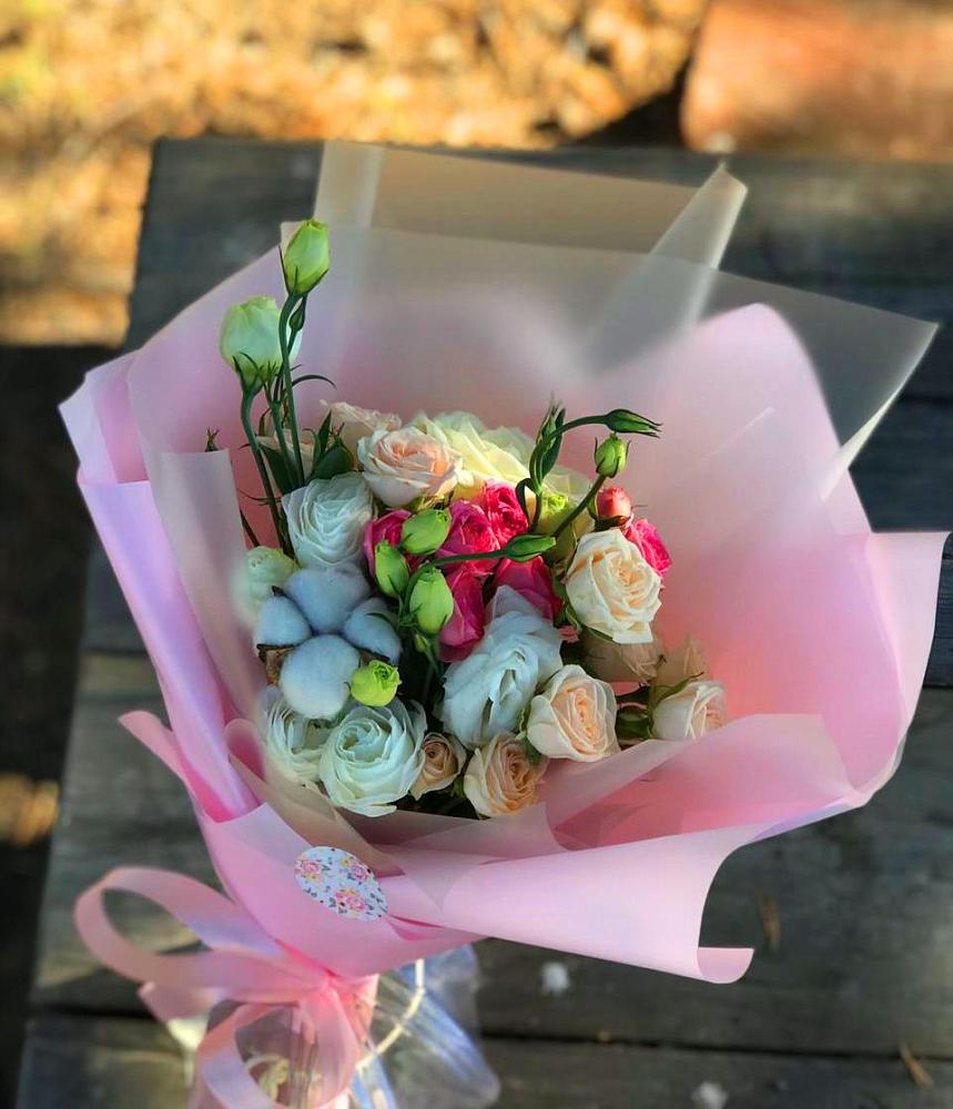 Букет цветов из: Розы и Лизиантусы в Верхнекундрюческой