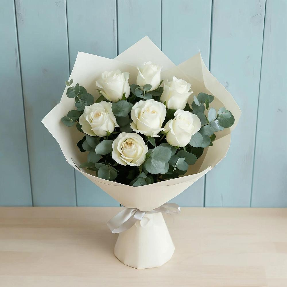 Букет Белые розы в Эвкалипте в Верхнекундрюческой
