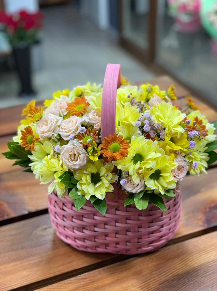 Цветочная композиция из Хризантемы и Розы в корзине в Верхнекундрюческой