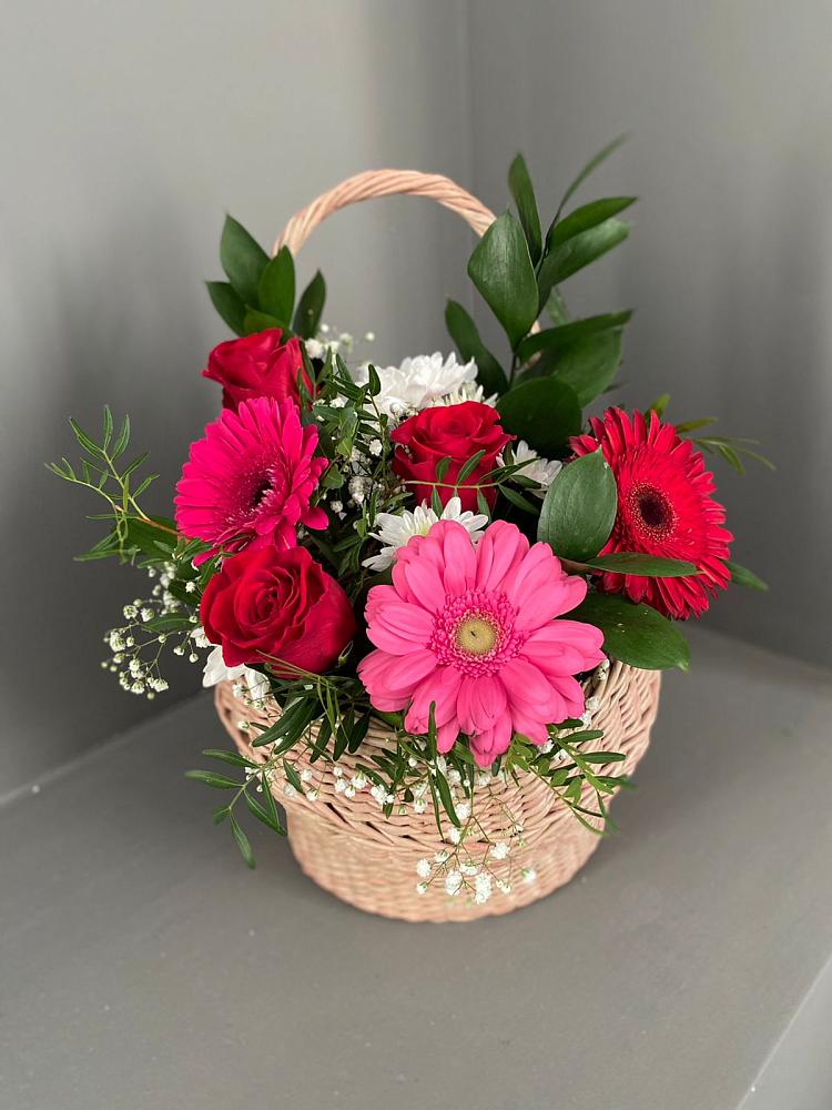 Цветочная композиция из Розы, Хризантемы и Герберы в корзине в Верхнекундрюческой