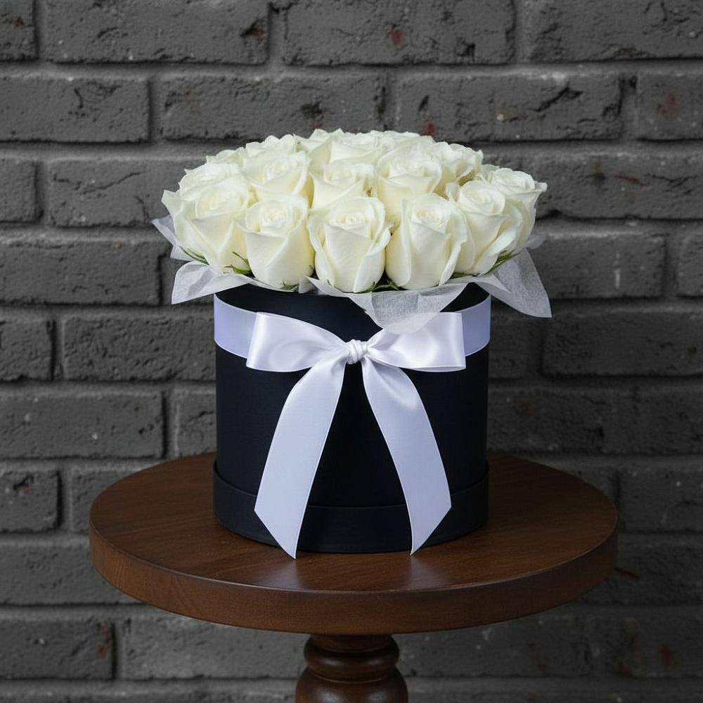 Цветочная композиция из Розы в шляпной коробке в Верхнекундрюческой