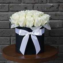 Цветочная композиция из Розы в шляпной коробке в Верхнекундрюческой