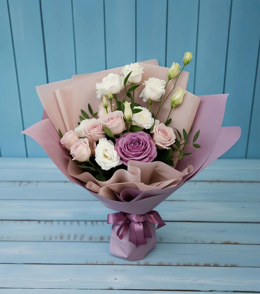 Букет цветов из: Розы и Лизиантусы в Верхнекундрюческой